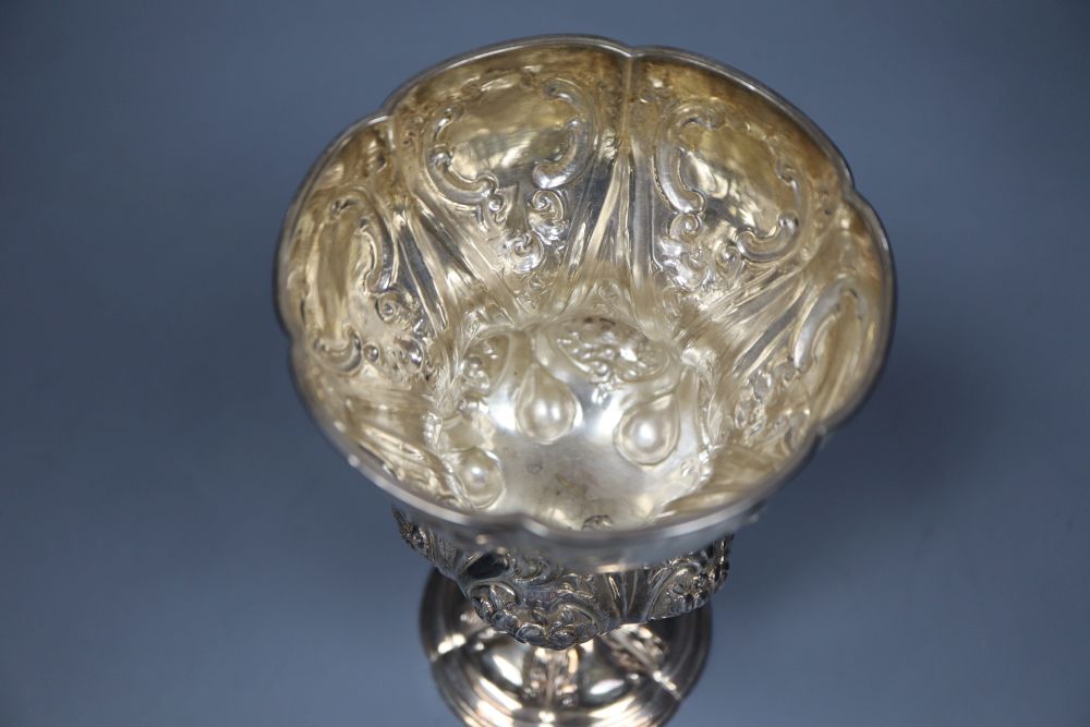 A Victorian lobed silver goblet, Edward & John Barnard, London, 1862, 19.8cm, 13.5 oz.